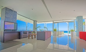 Lobby sitting area - Silver Sands Beach Hotel (Paralimni)