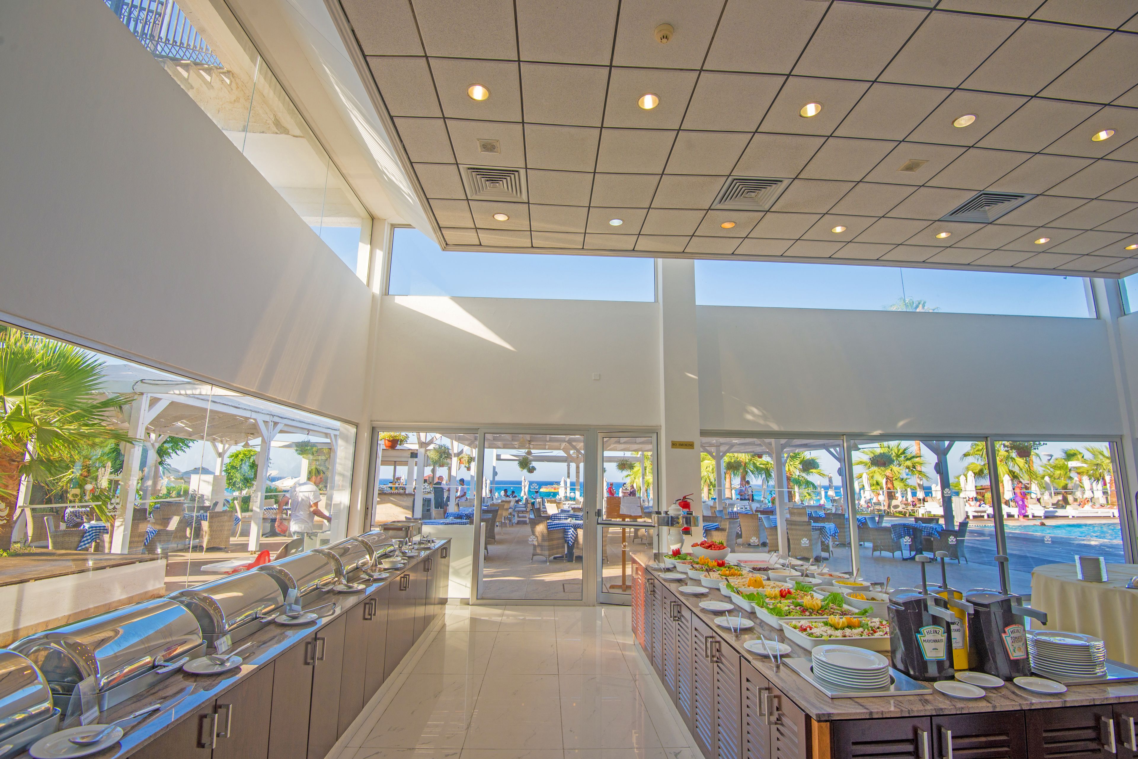 بوفيه فطور مجانًا