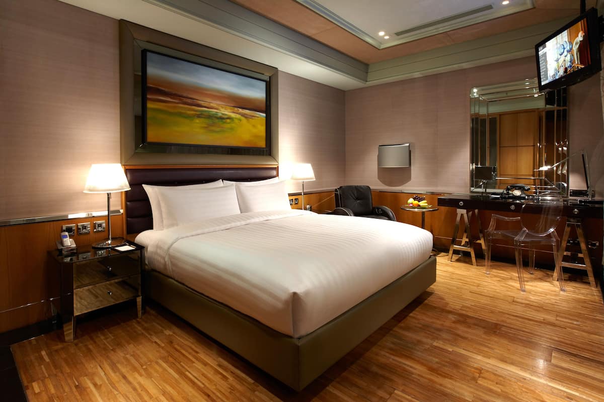 1 bedroom, Egyptian cotton sheets, premium bedding, down duvets