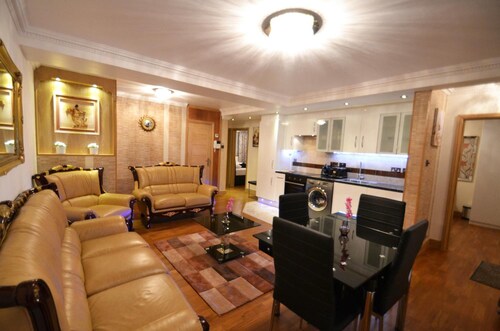 Hyde Park Suites - Apartments