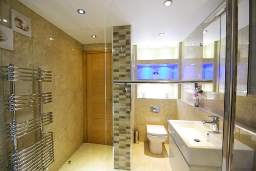 Hyde Park Suites - Apartments