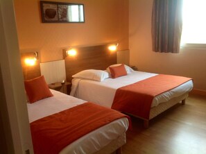 Triple Room | 1 bedroom, desk, blackout curtains, soundproofing