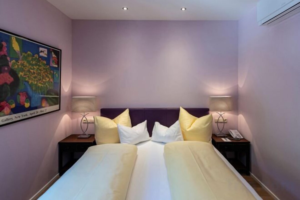 Ropa de cama de alta calidad y minibar 