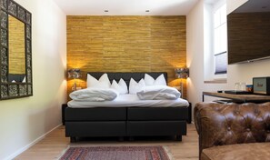 Habitación doble Deluxe, vista a la montaña | 1 habitación, ropa de cama de alta calidad y minibar