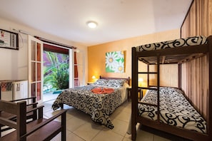 Habitación cuádruple estándar | Wifi gratis y ropa de cama