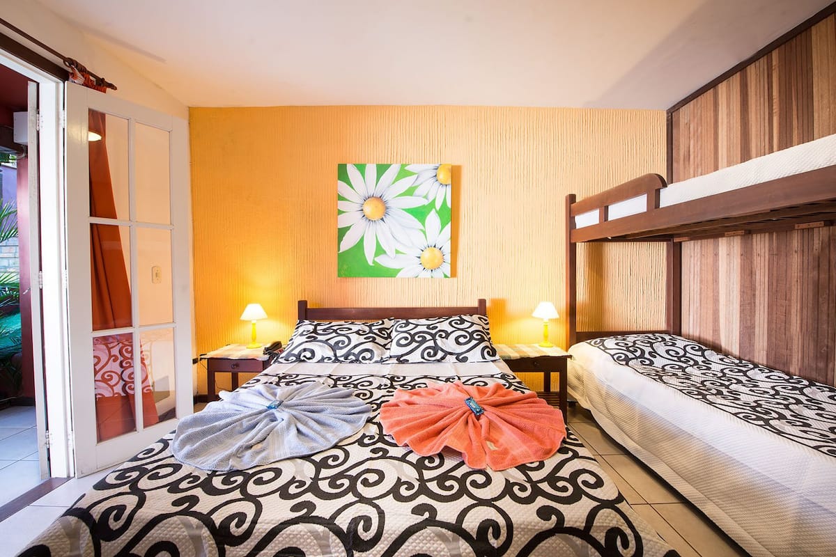 Quarto quádruplo standard | Wi-Fi de cortesia, roupa de cama