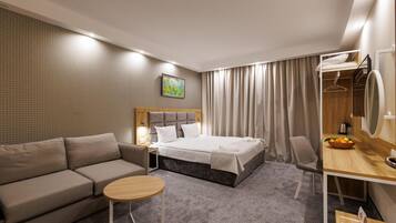 2 bedrooms, minibar, desk, iron/ironing board