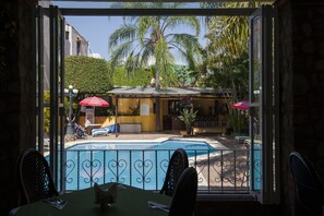 2 outdoor pools, pool umbrellas, pool loungers - Quinta Del Gobernador (Cuernavaca)