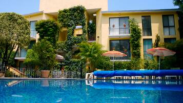 2 outdoor pools, pool umbrellas, pool loungers