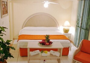 Caja de seguridad en la habitación, escritorio y cortinas blackout 