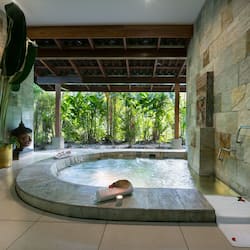 Couples treatment rooms, sauna, hot tub, steam room, hot springs