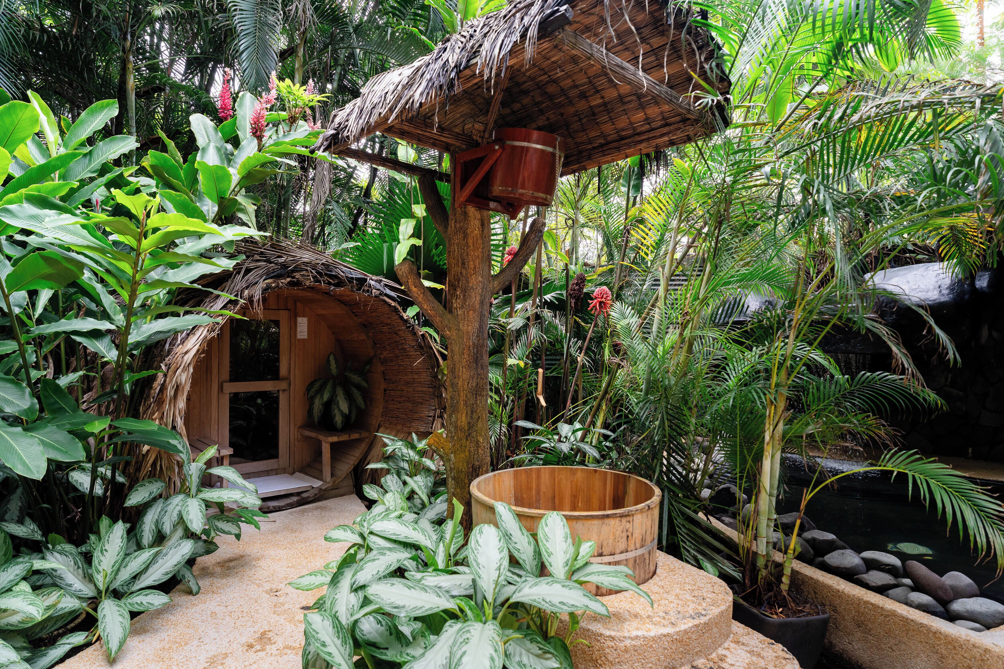 Couples treatment rooms, sauna, hot tub, steam room, hot springs