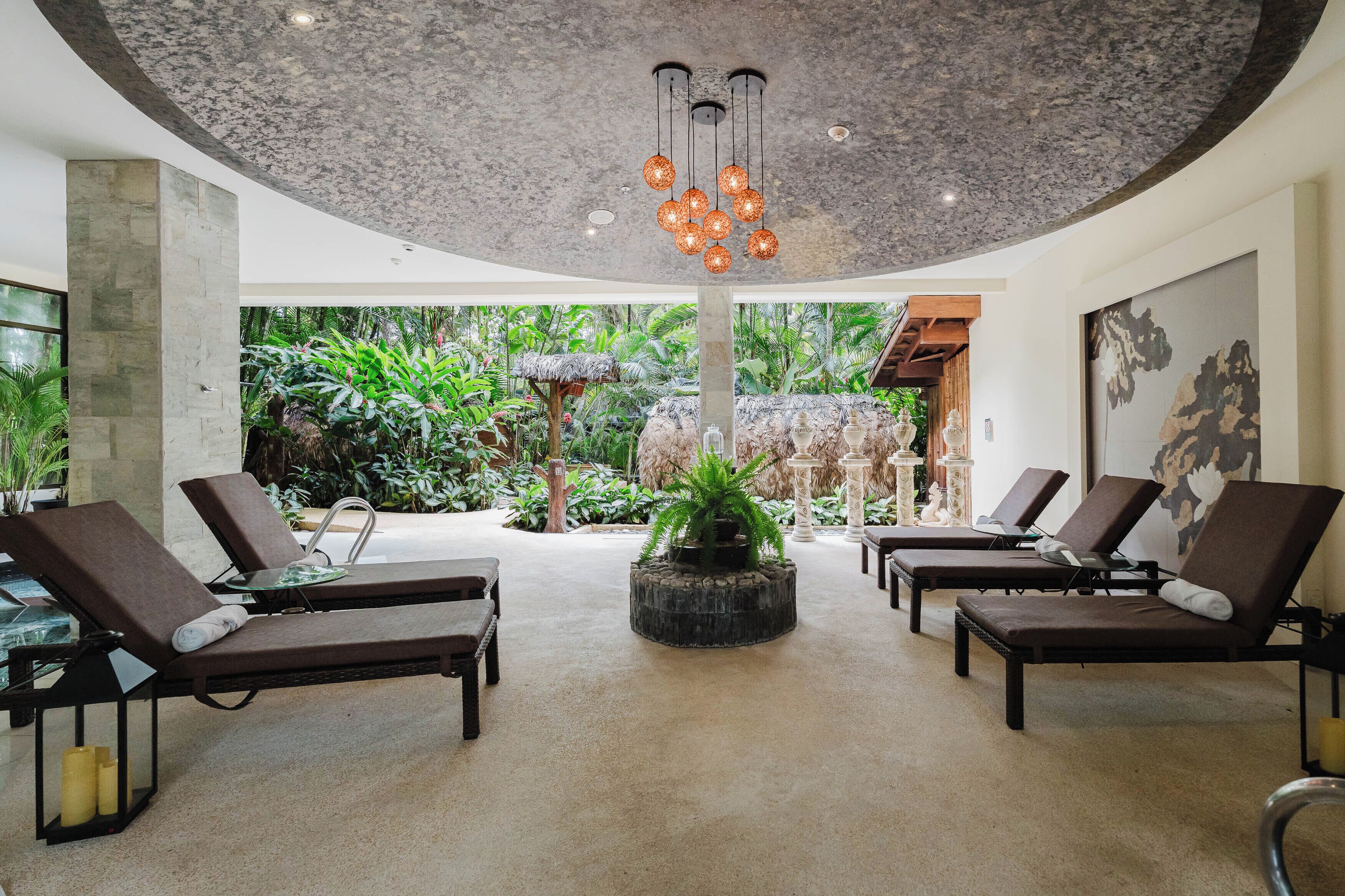 Couples treatment rooms, sauna, hot tub, steam room, hot springs