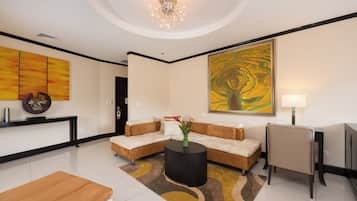 Master Suite Volcano View | Minibar, individually decorated, individually furnished, desk