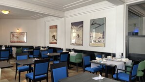 朝食 (ビュッフェ)、毎日提供 (無料)