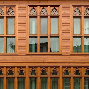 Exterior detail - La Plaza I (Gozon)