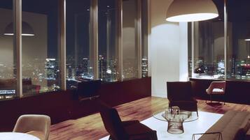 Premium bedding, minibar, in-room safe, desk
