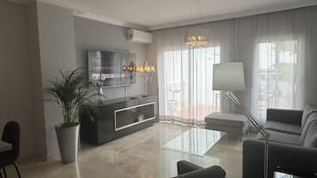 Toetasjes familieleilighet | Oppholdsområde | Printere