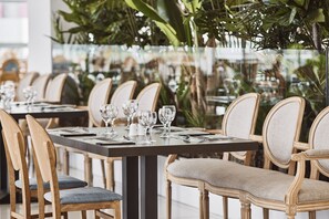 3 restaurants; breakfast, lunch, and dinner served - Michelangelo Resort and Spa (Kos)