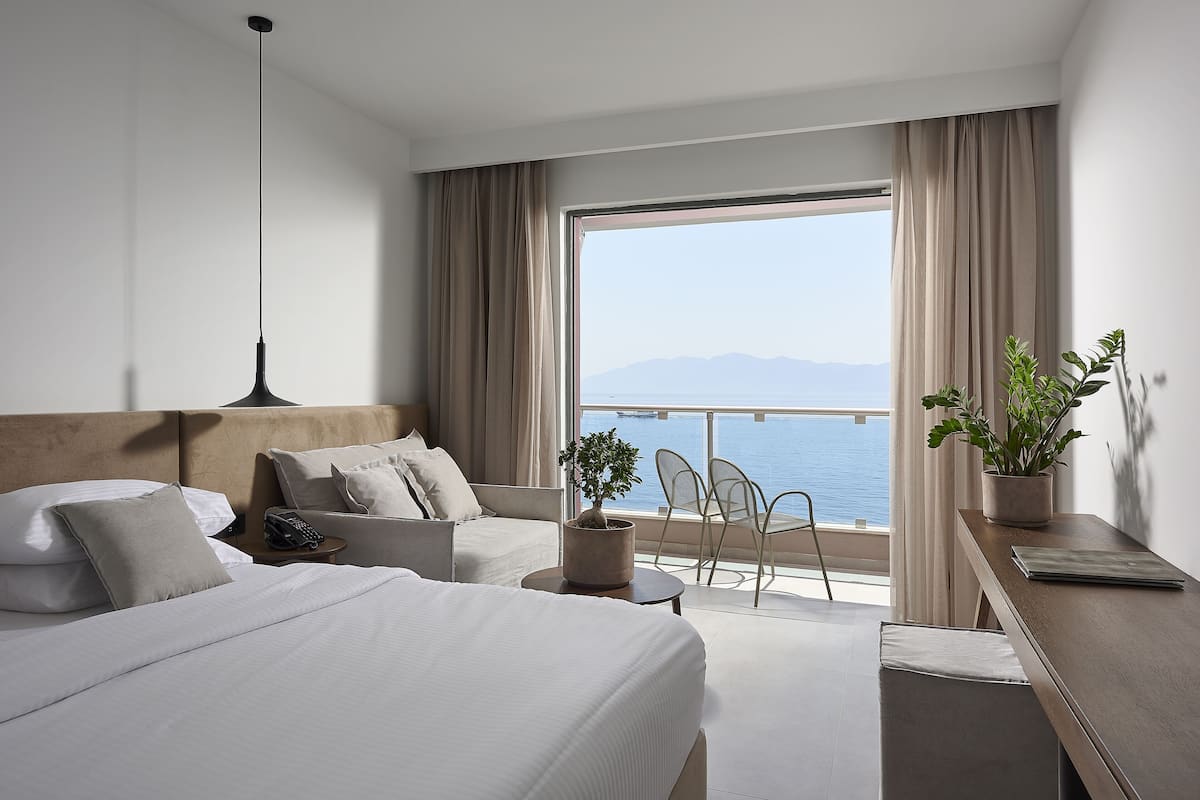 Premium Room Sea Facing | 1 bedroom, premium bedding, minibar, in-room safe