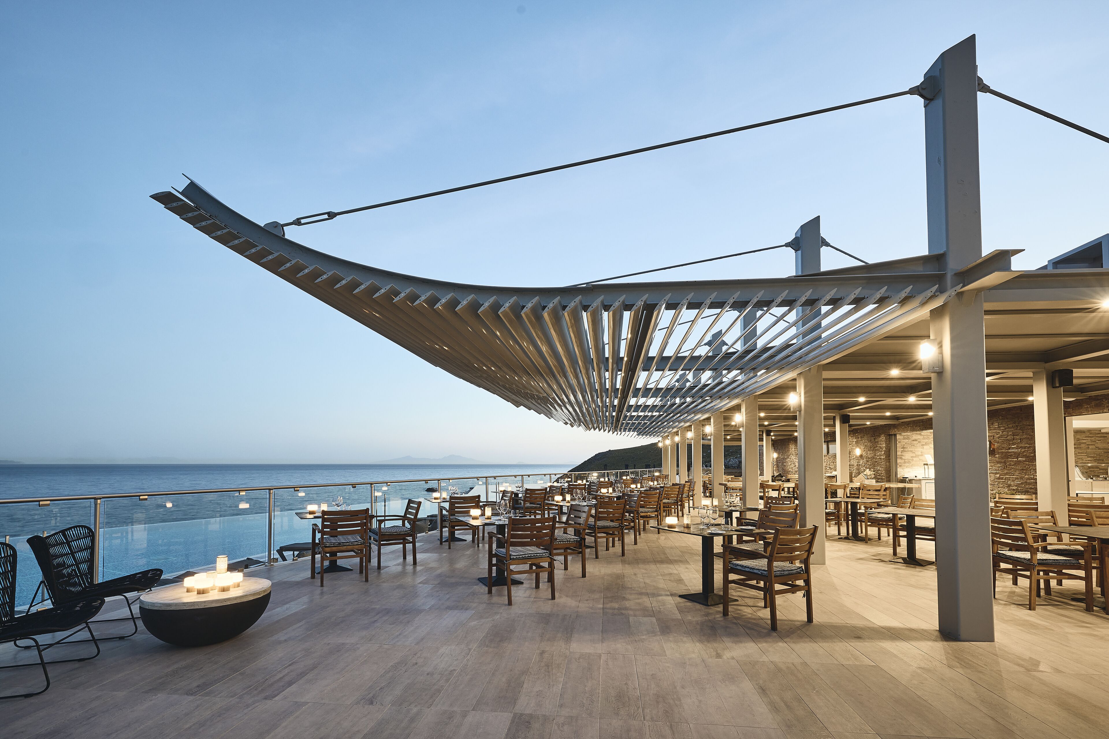 3 restaurants, breakfast, lunch, dinner served; italian cuisine