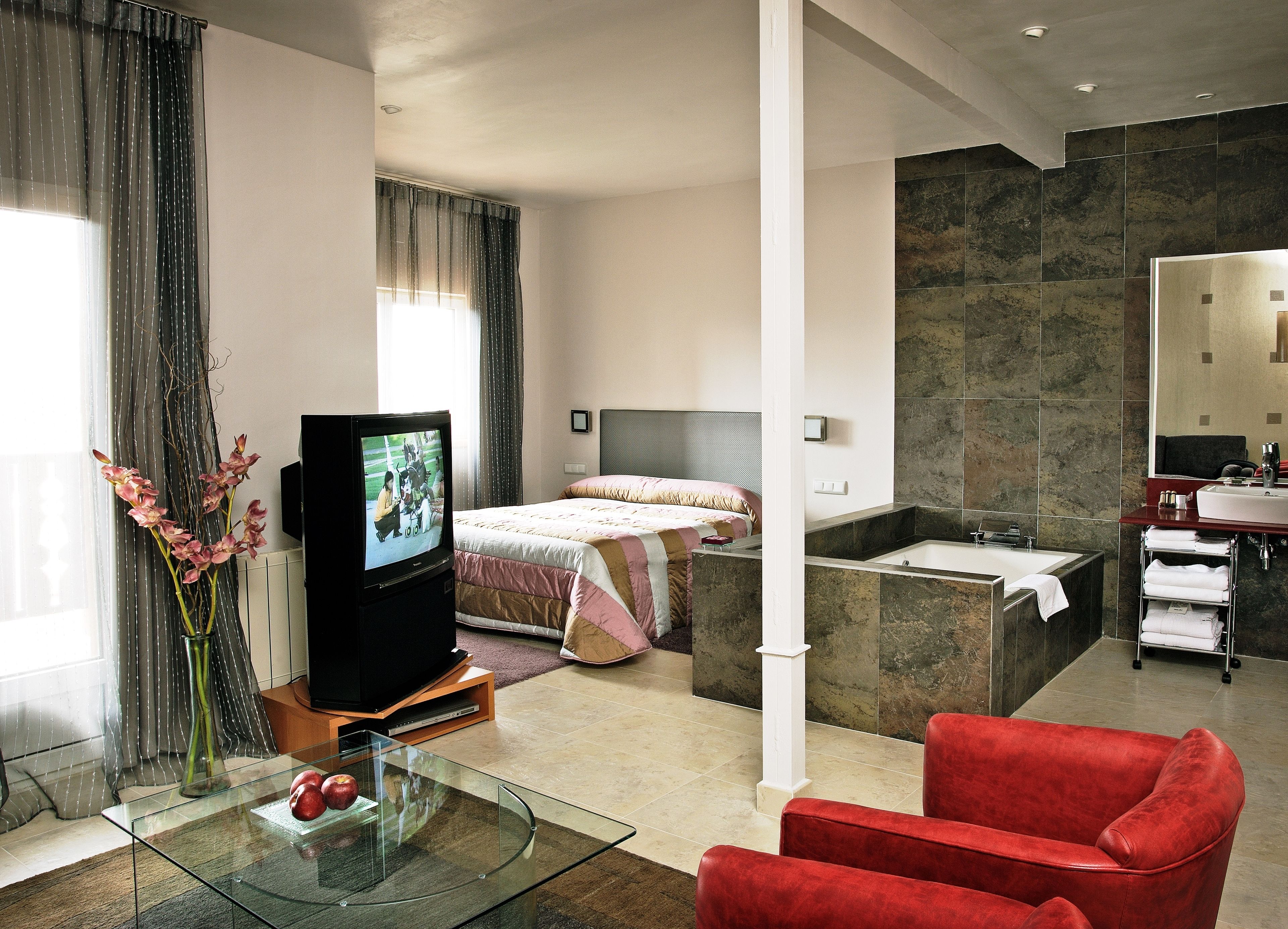suite | minibar, desk, free cots/infant beds, free wifi