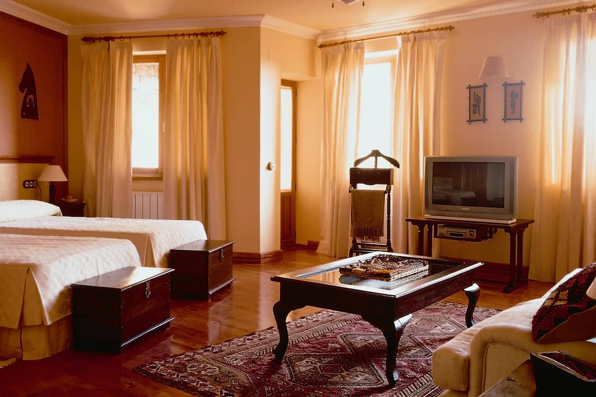 suite | minibar, desk, free cots/infant beds, free wifi