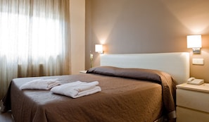 Chambre Double ou avec lits jumeaux | Minibar, bureau, lits bébé (gratuits), Wi-Fi gratuit