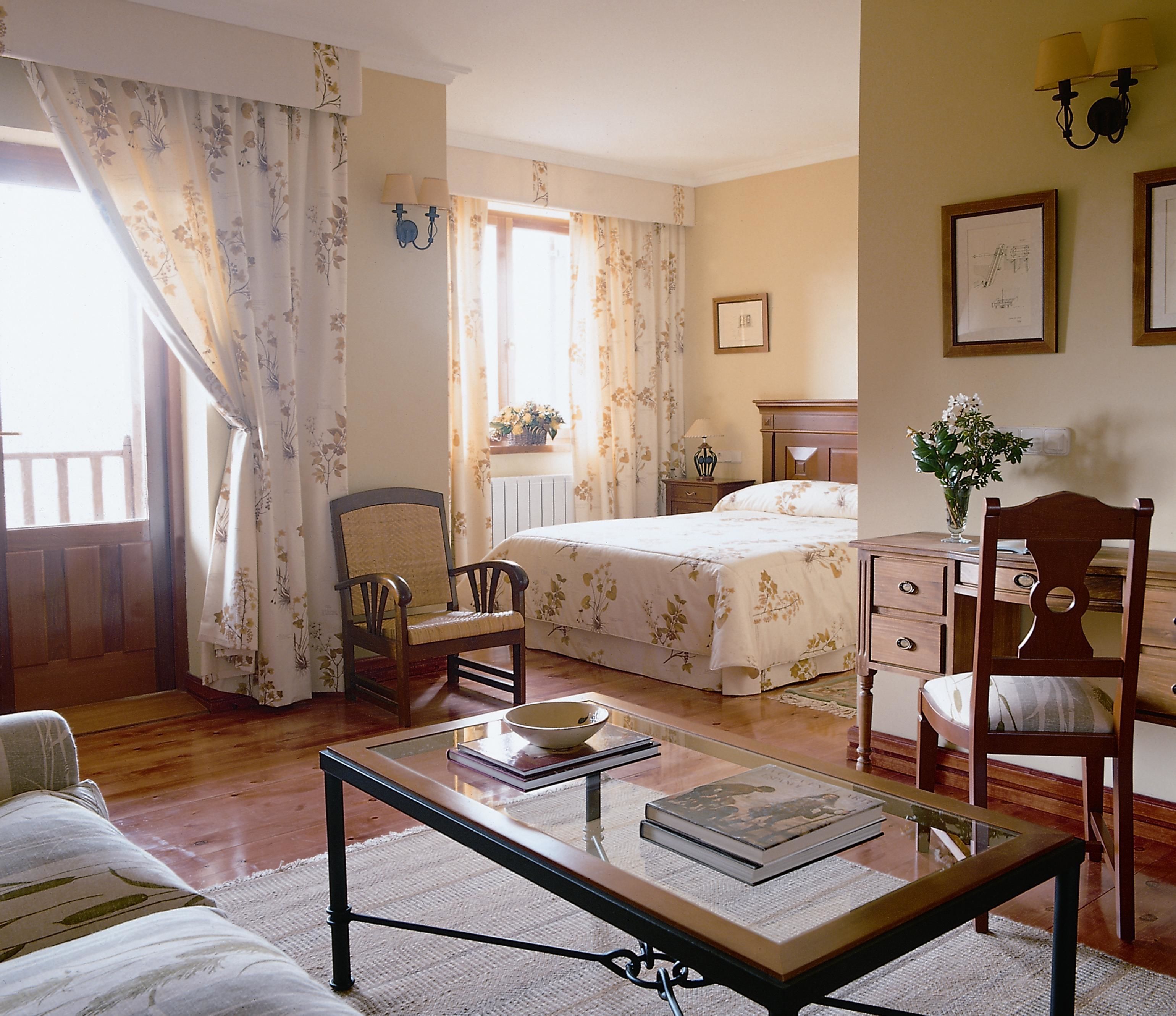 suite | minibar, desk, free cots/infant beds, free wifi