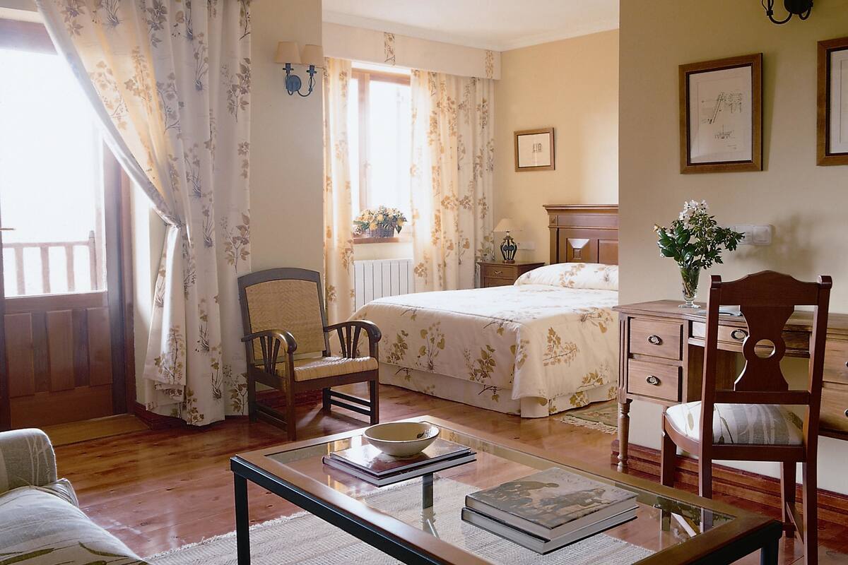 suite | minibar, desk, free cots/infant beds, free wifi