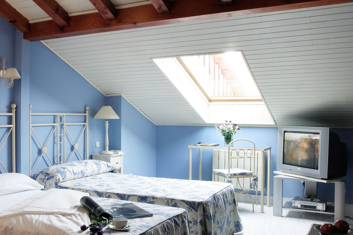 superior double or twin room | minibar, desk, free cots/infant beds, free wifi