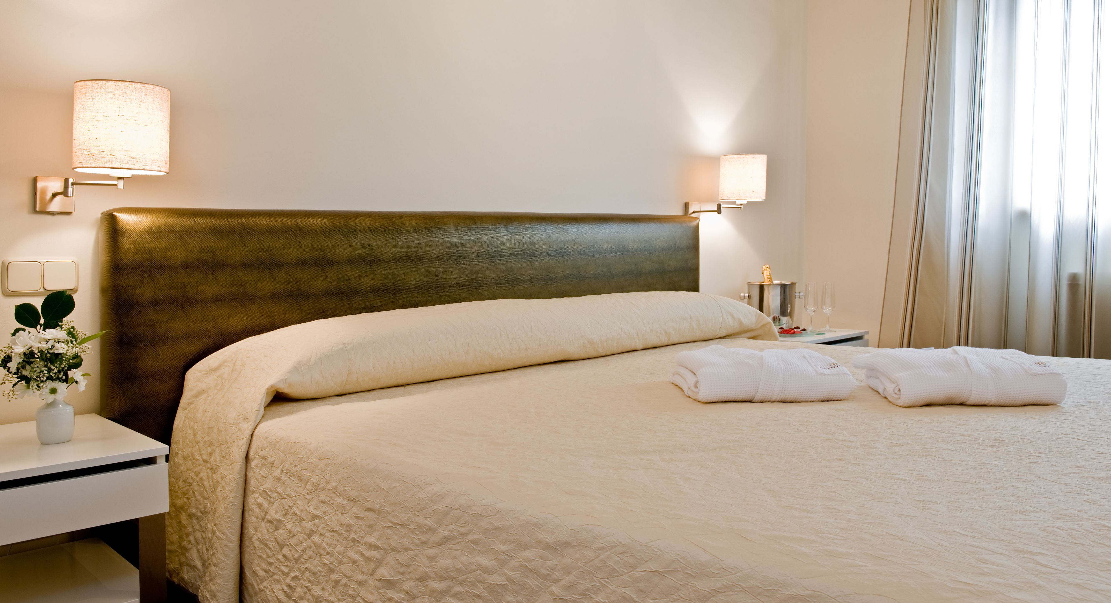 double or twin room | minibar, desk, free cots/infant beds, free wifi