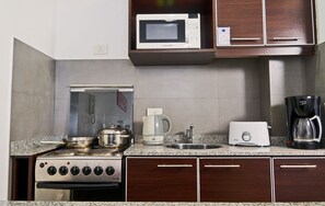 開放式客房 | 私人廚房 | 雪櫃、微波爐、咖啡機/沖茶器、電熱水壺