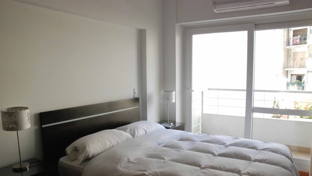 Estudio | Caja de seguridad en la habitación y escritorio 