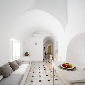 Studio Suite (Sea View & Volcano View) | Living area | 32-cm flat-screen TV with satellite channels, TV - Hotel Kallisto (Santorini)