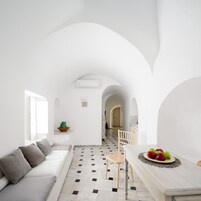 Studio Suite (Sea View & Volcano View) | Living area | 32-cm flat-screen TV with satellite channels, TV