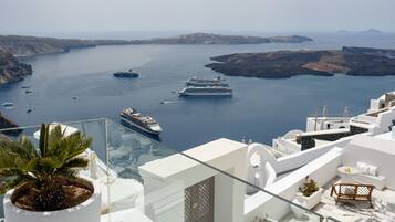 Grand Cave Suite - Caldera Sea view & Volcano View | Beach/ocean view