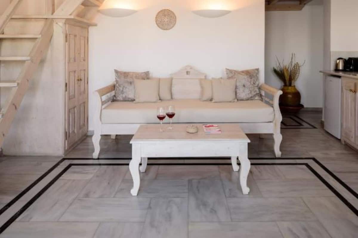 Honeymoon Maisonette Cave Suite Caldera Sea View & Pool View | 고급 침구, 메모리폼 침대, 객실 내 금고, 암막 커튼