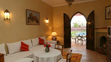 Villa, 2 Bedrooms, Private Pool, Garden View | In-room safe, individually decorated, individually furnished