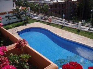Seasonal outdoor pool - Apartamentos Bahía Santa Cruz (Almunecar)