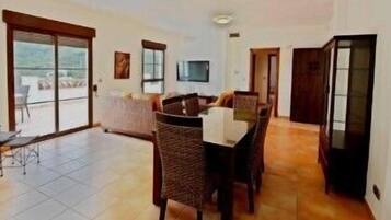 1 quarto, cofres nos quartos, escrivaninha, Wi-Fi (sobretaxa)