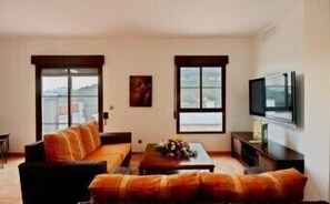 TV - Apartamentos Bahía Santa Cruz (Almunecar)