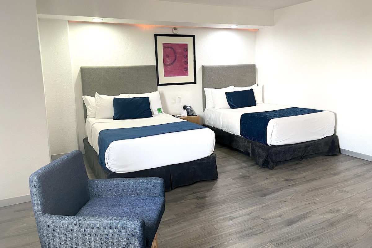 Premium bedding, in-room safe, individually decorated