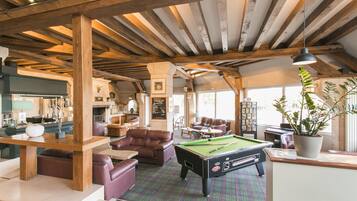 Coin salon dans le hall