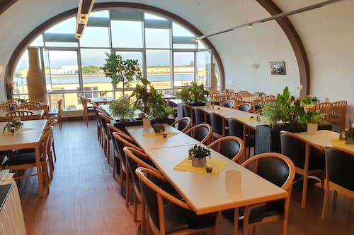Buffet déjeuner servi tous les jours en supplément