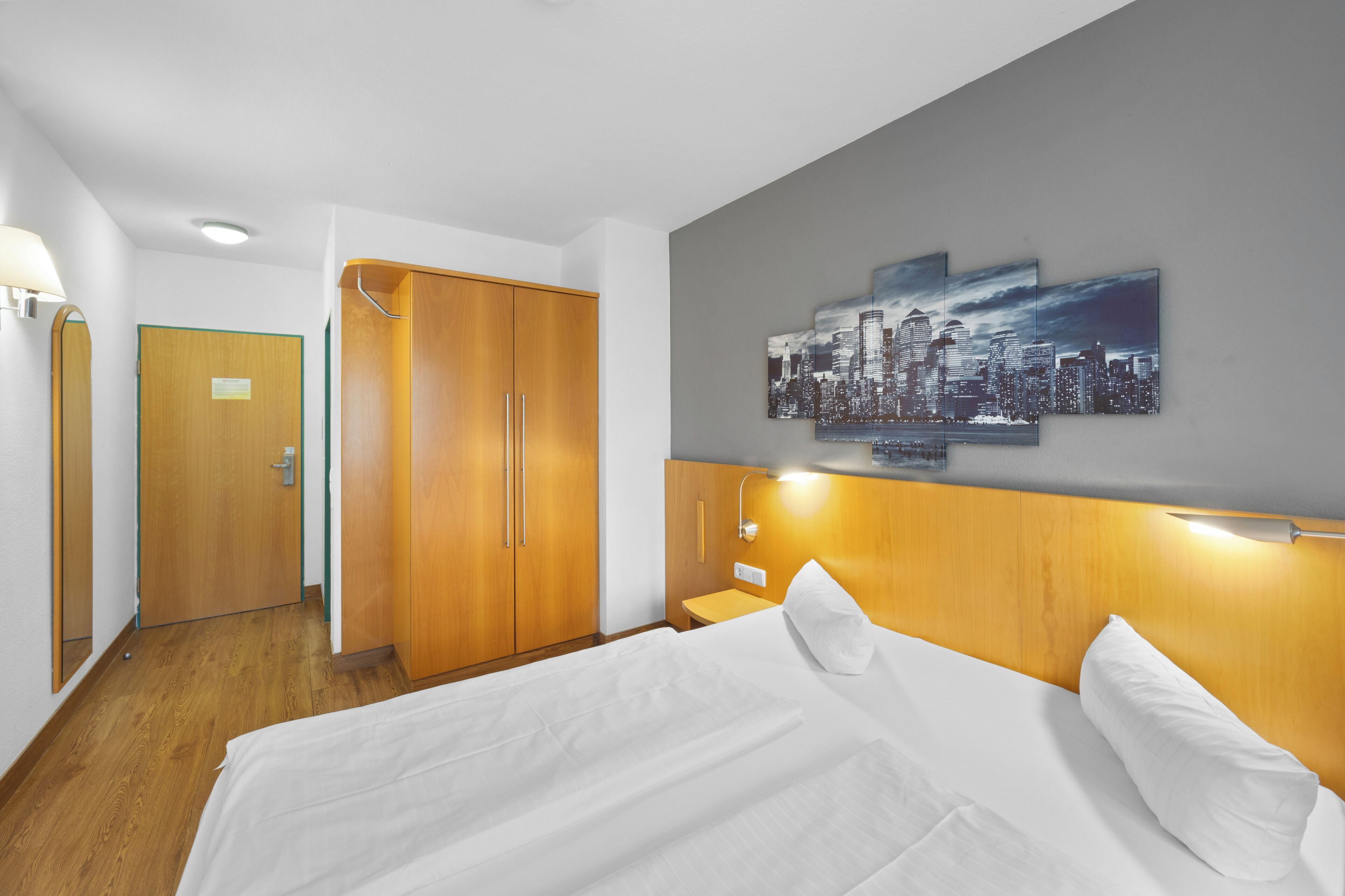 Doppelzimmer | Schreibtisch, schallisolierte Zimmer, Zustellbetten, kostenloses WLAN