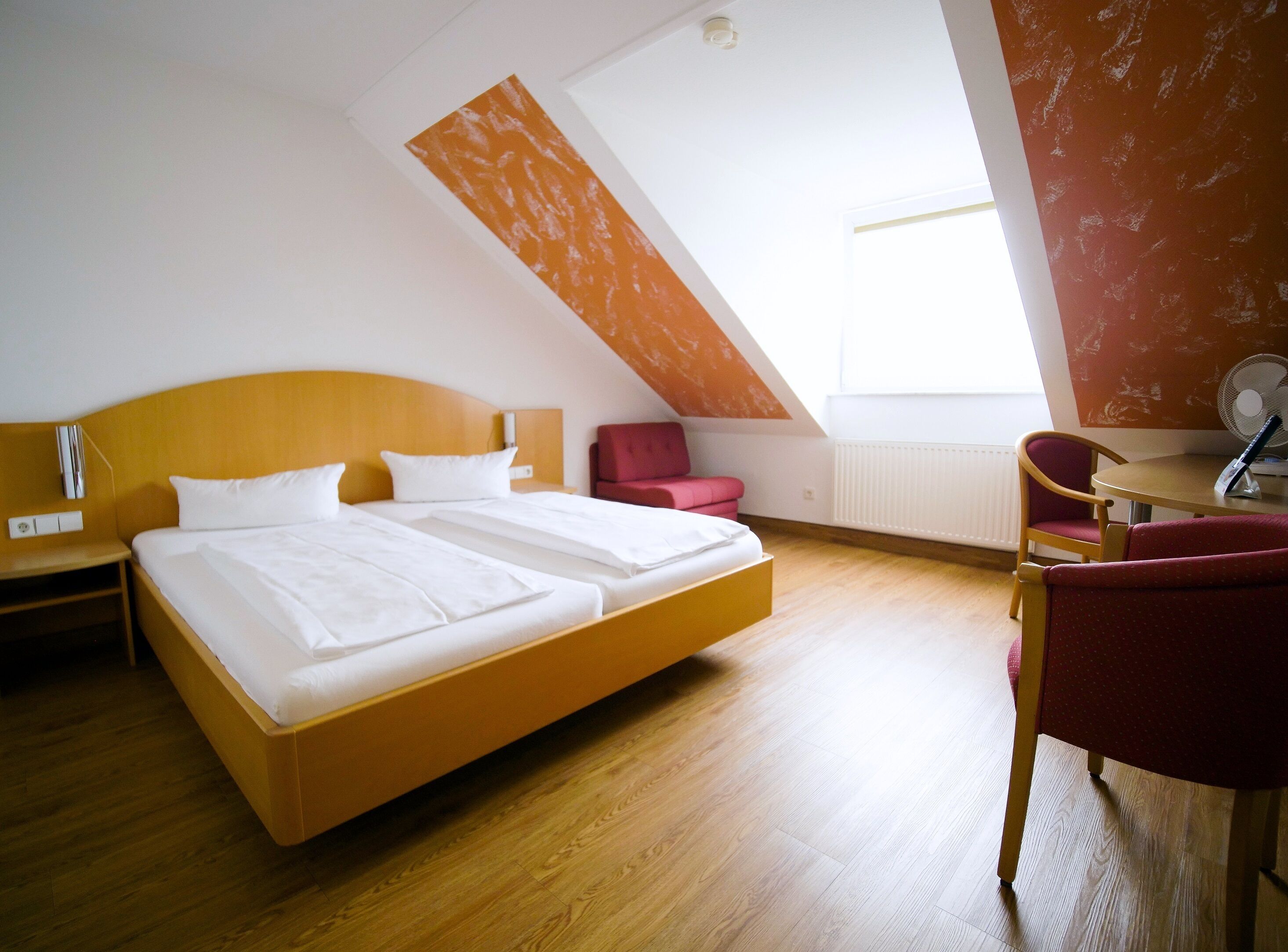 double room | desk, soundproofing, rollaway beds, free wifi