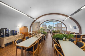 Tägliches Frühstücksbuffet gegen Gebühr