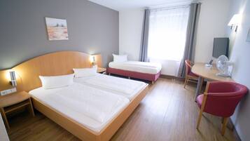 Habitación triple | Escritorio, insonorización, camas extra y wifi gratis