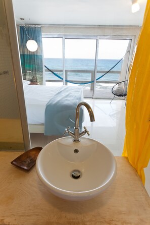Shower, free toiletries, hair dryer, towels - Rocamar Hotel Panoramico Isla Mujeres (Isla Mujeres)